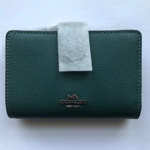 NWT Coach Medium Corner Zip Wallet
